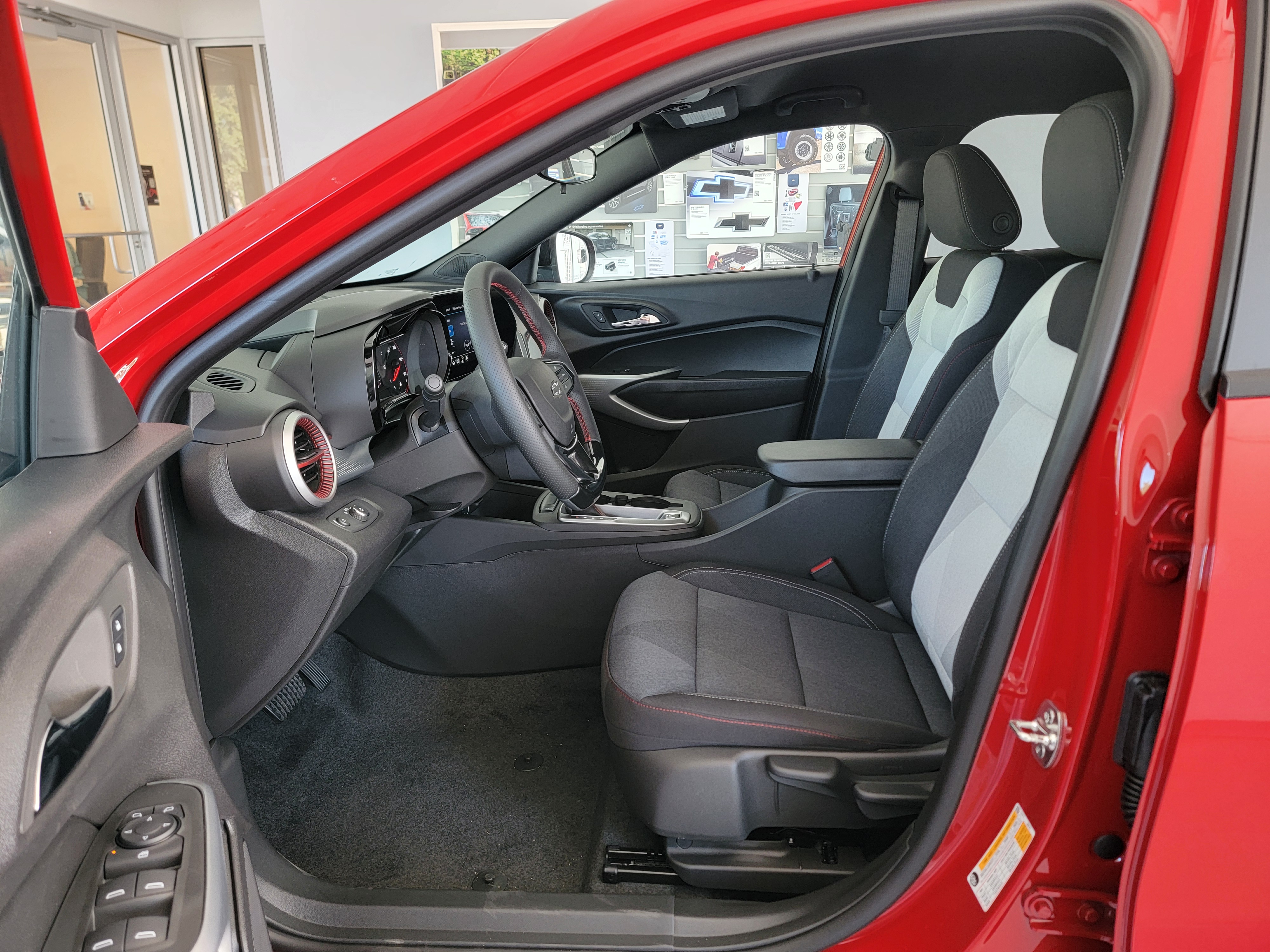 2026 Chevrolet Trax RS - Photo 12
