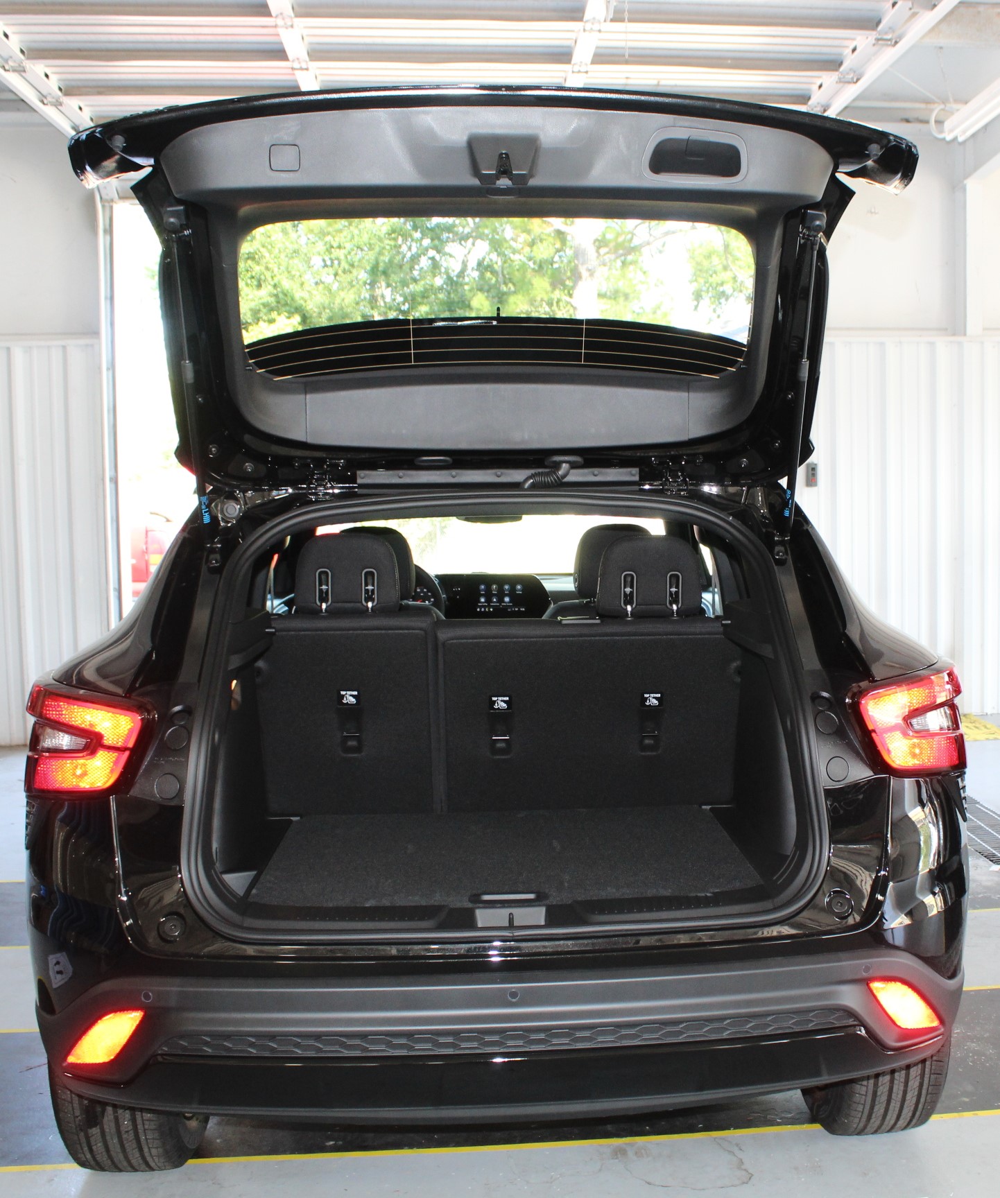 2025 Chevrolet Trax photo 2