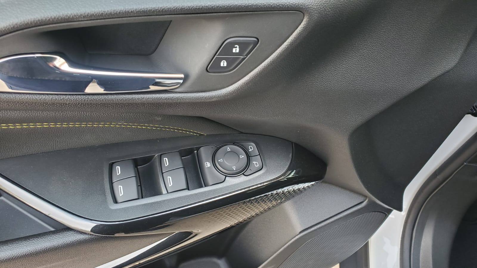 2025 Chevrolet Trax LT - Photo 7