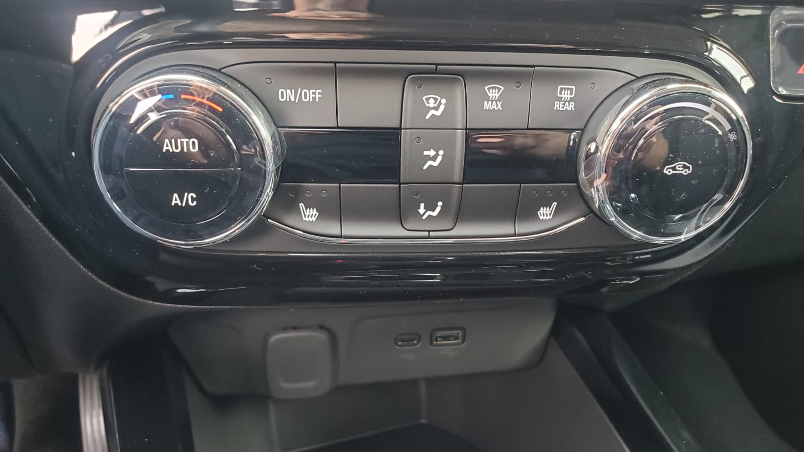 2025 Chevrolet Trax LT - Photo 15