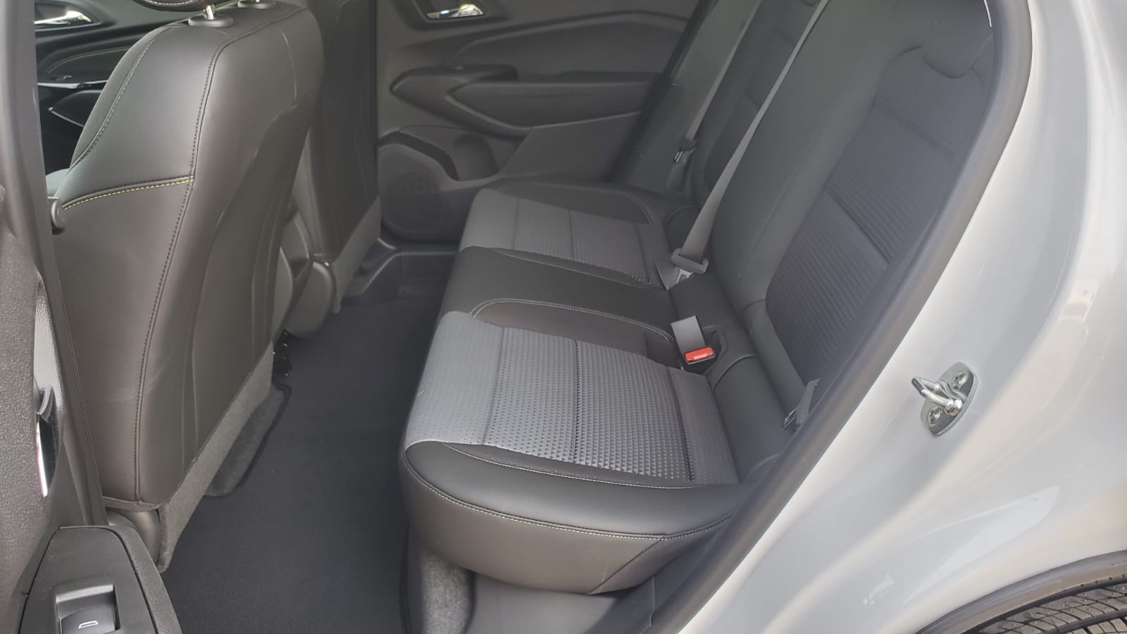 2025 Chevrolet Trax LT - Photo 17