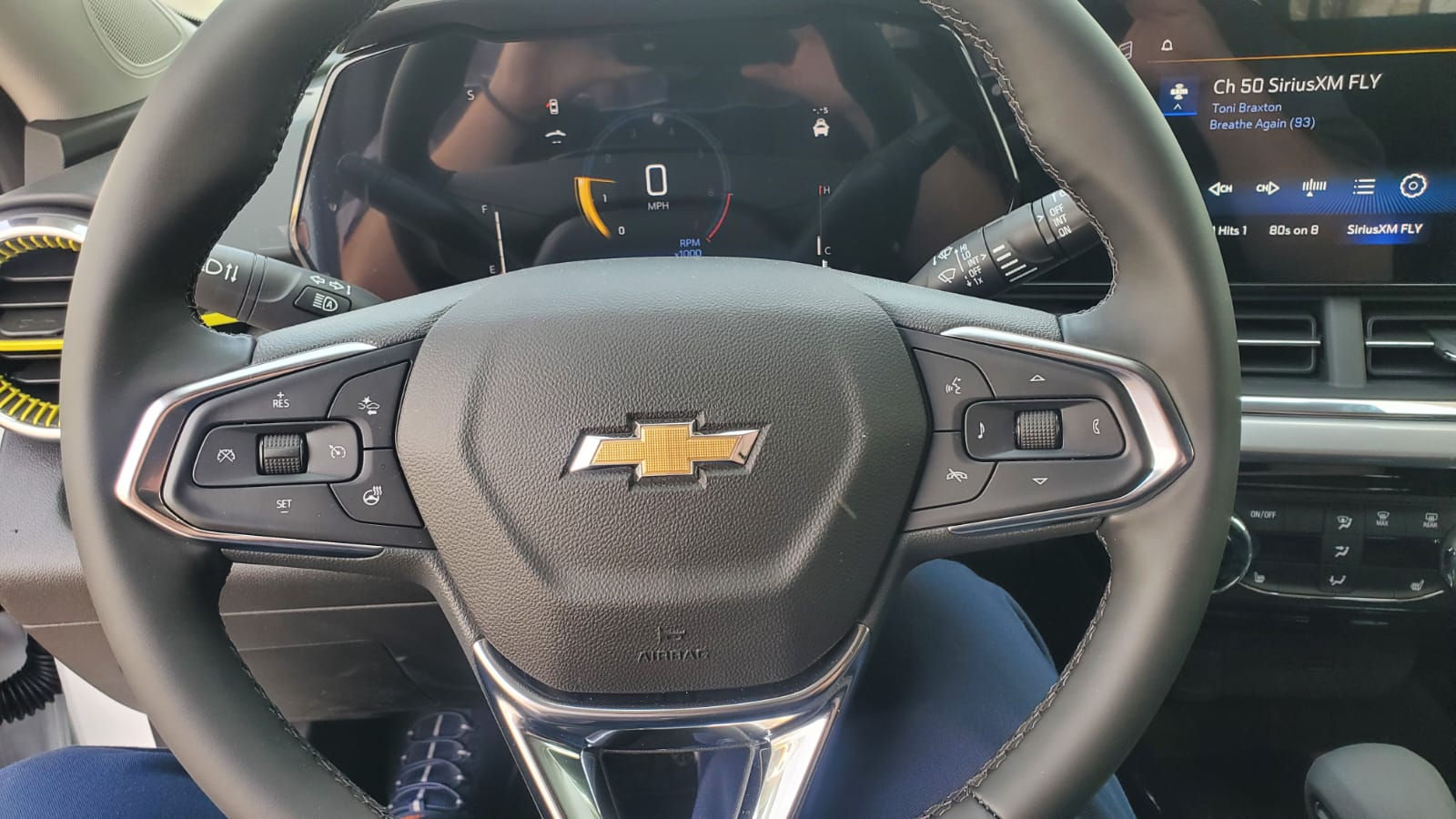 2025 Chevrolet Trax LT - Photo 11