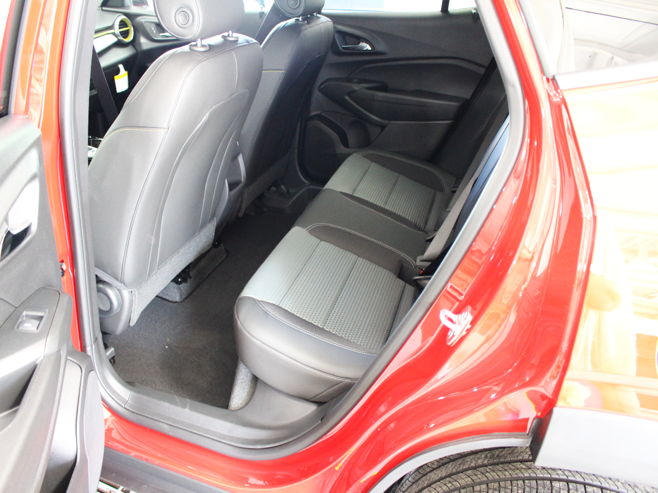 2026 Chevrolet Trax LT - Photo 28