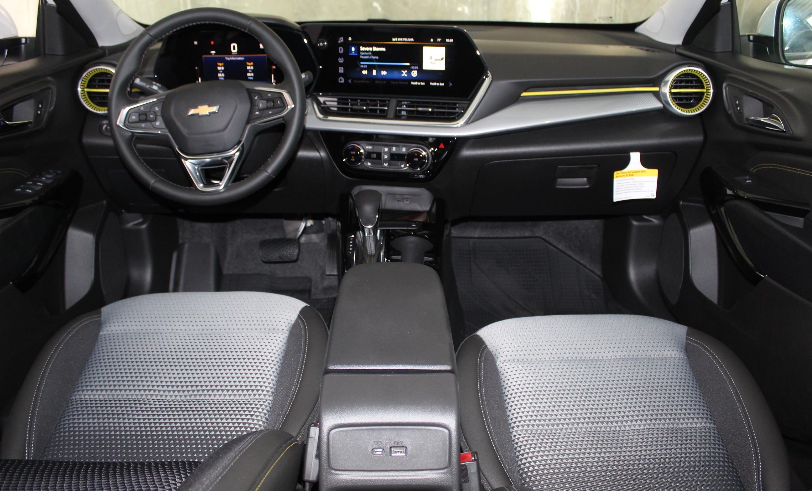 2025 Chevrolet Trax LT photo 11
