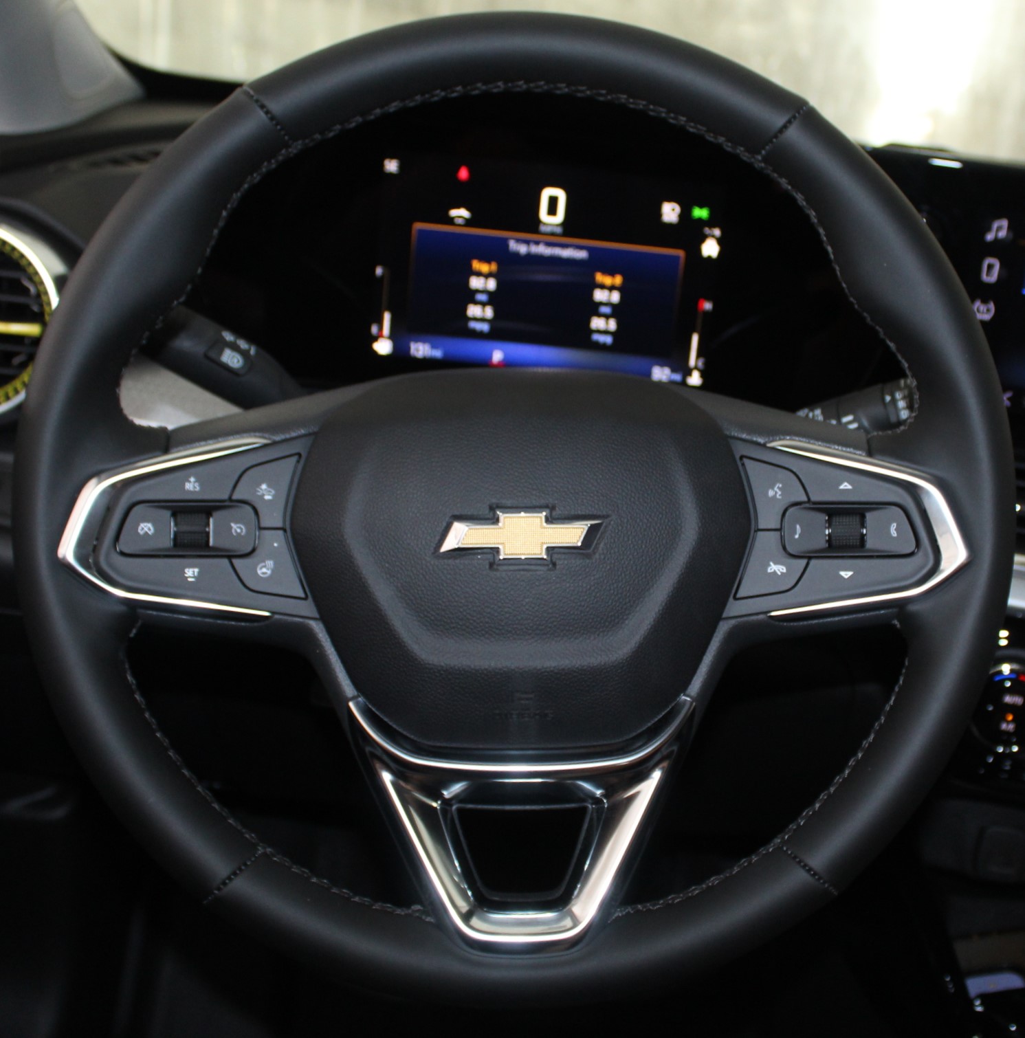2025 Chevrolet Trax LT photo 8
