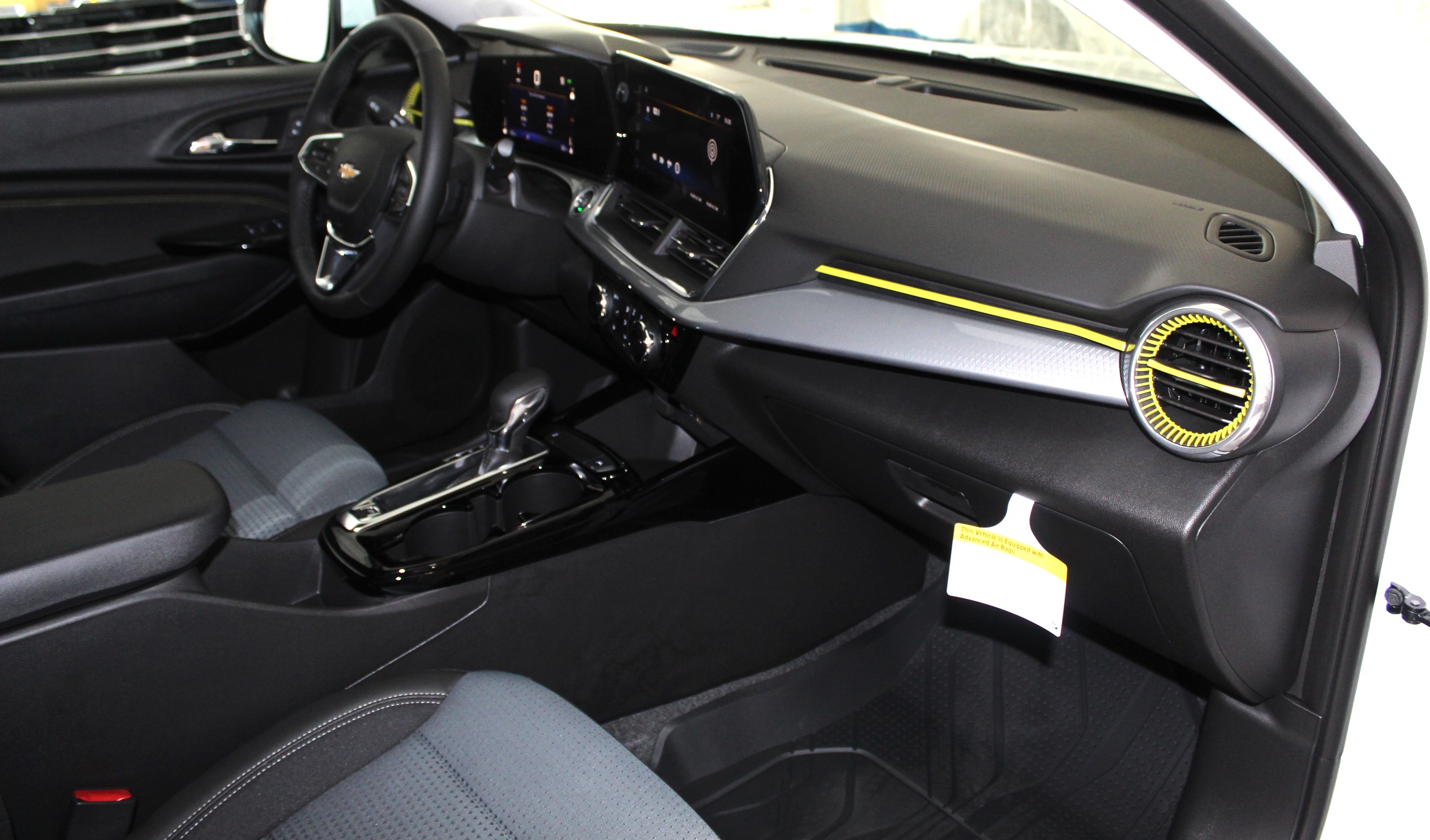 2025 Chevrolet Trax LT photo 6