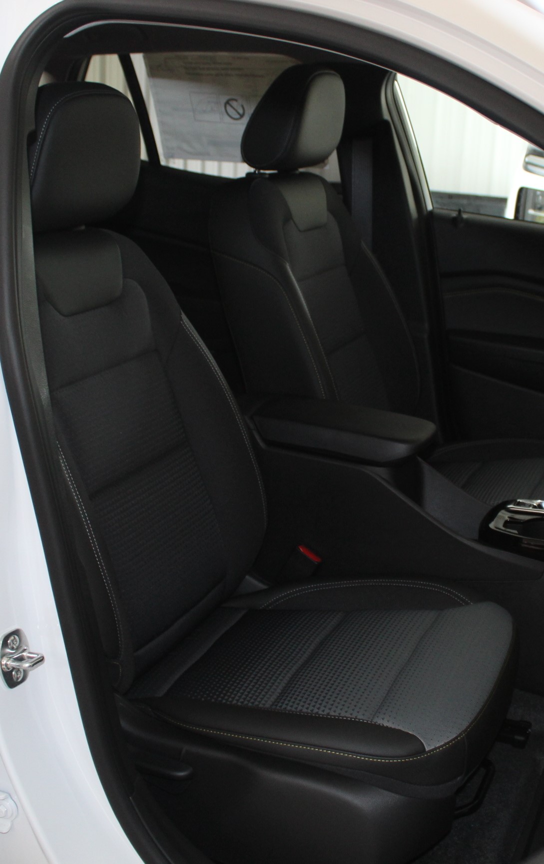 2025 Chevrolet Trax LT photo 7