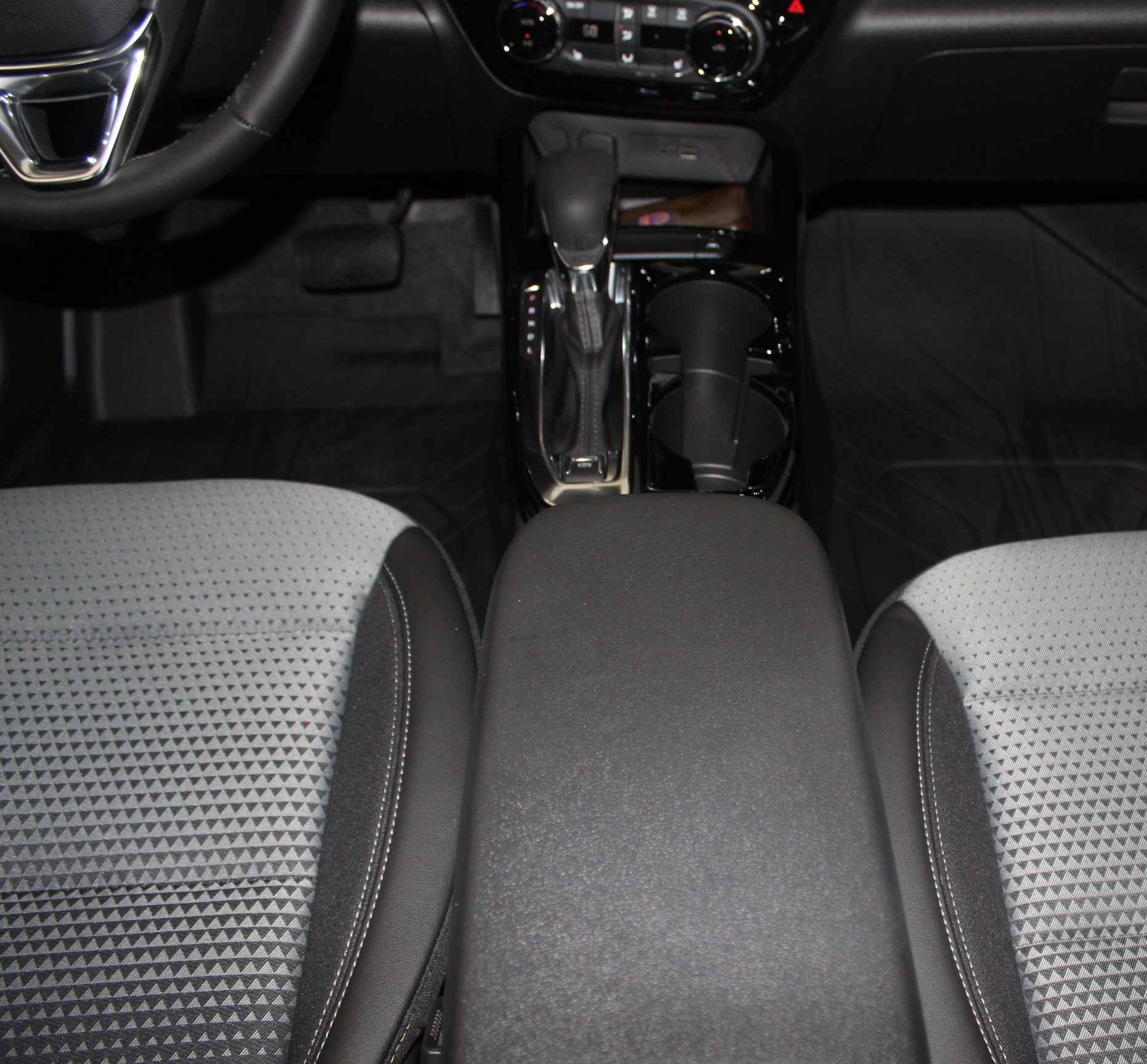 2025 Chevrolet Trax LT photo 9
