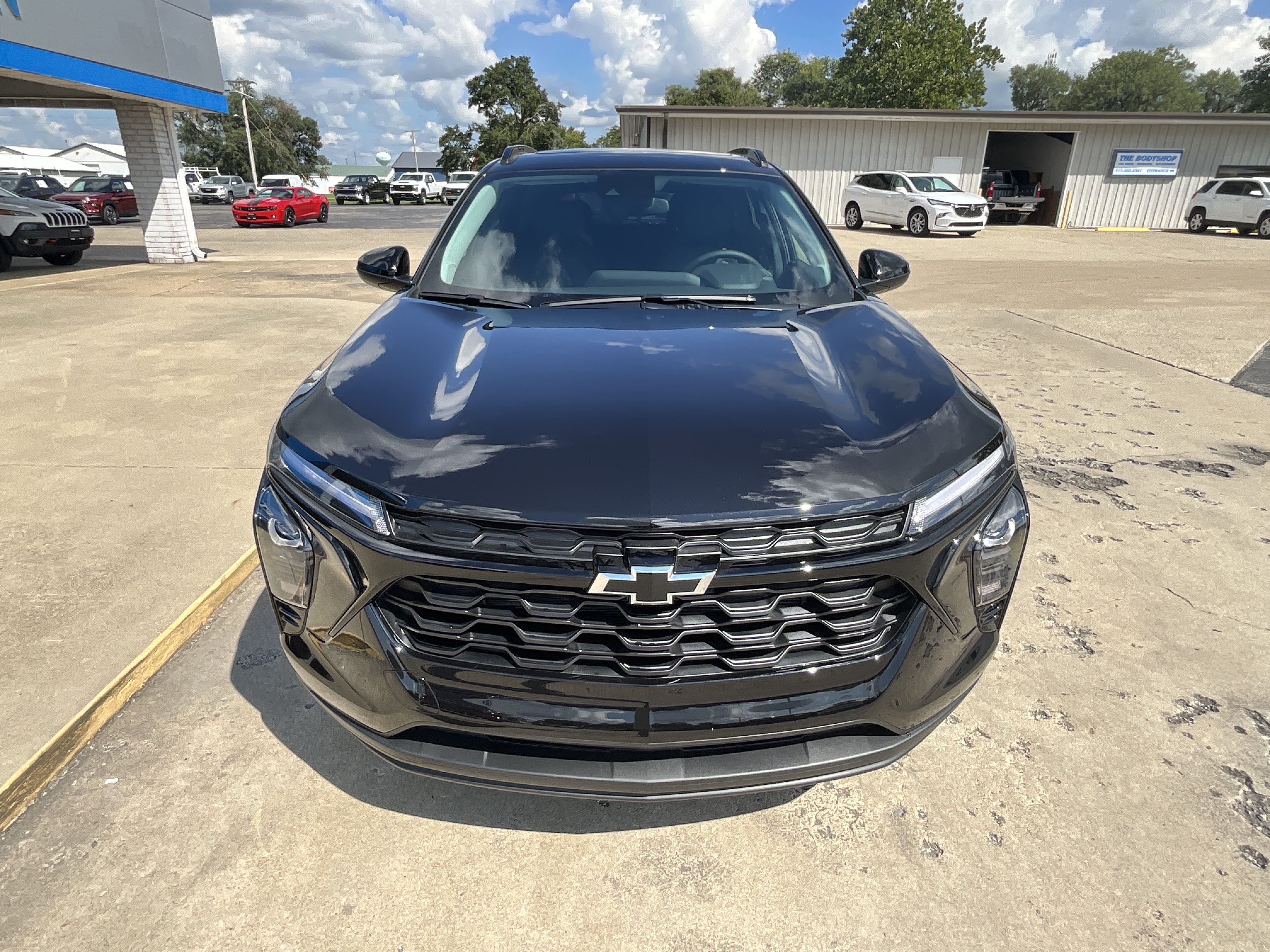 New 2026 Mosaic Black Metallic Chevrolet LT image 4