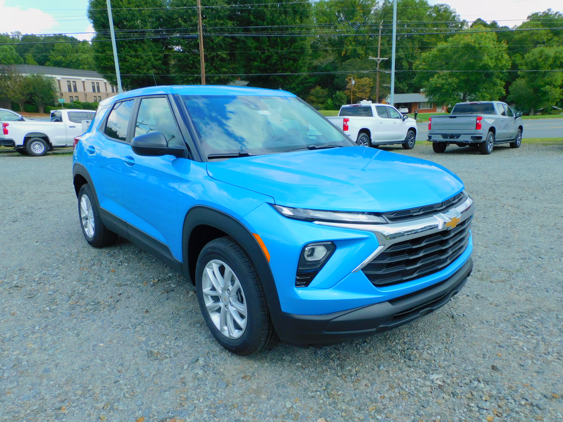 2025 Chevrolet Trailblazer LS photo 4