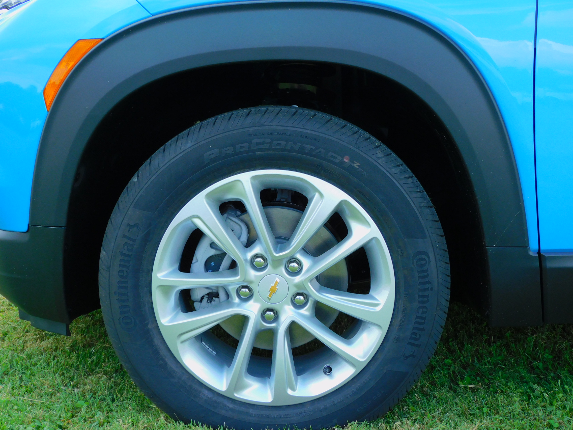 2025 Chevrolet Trailblazer LS photo 2