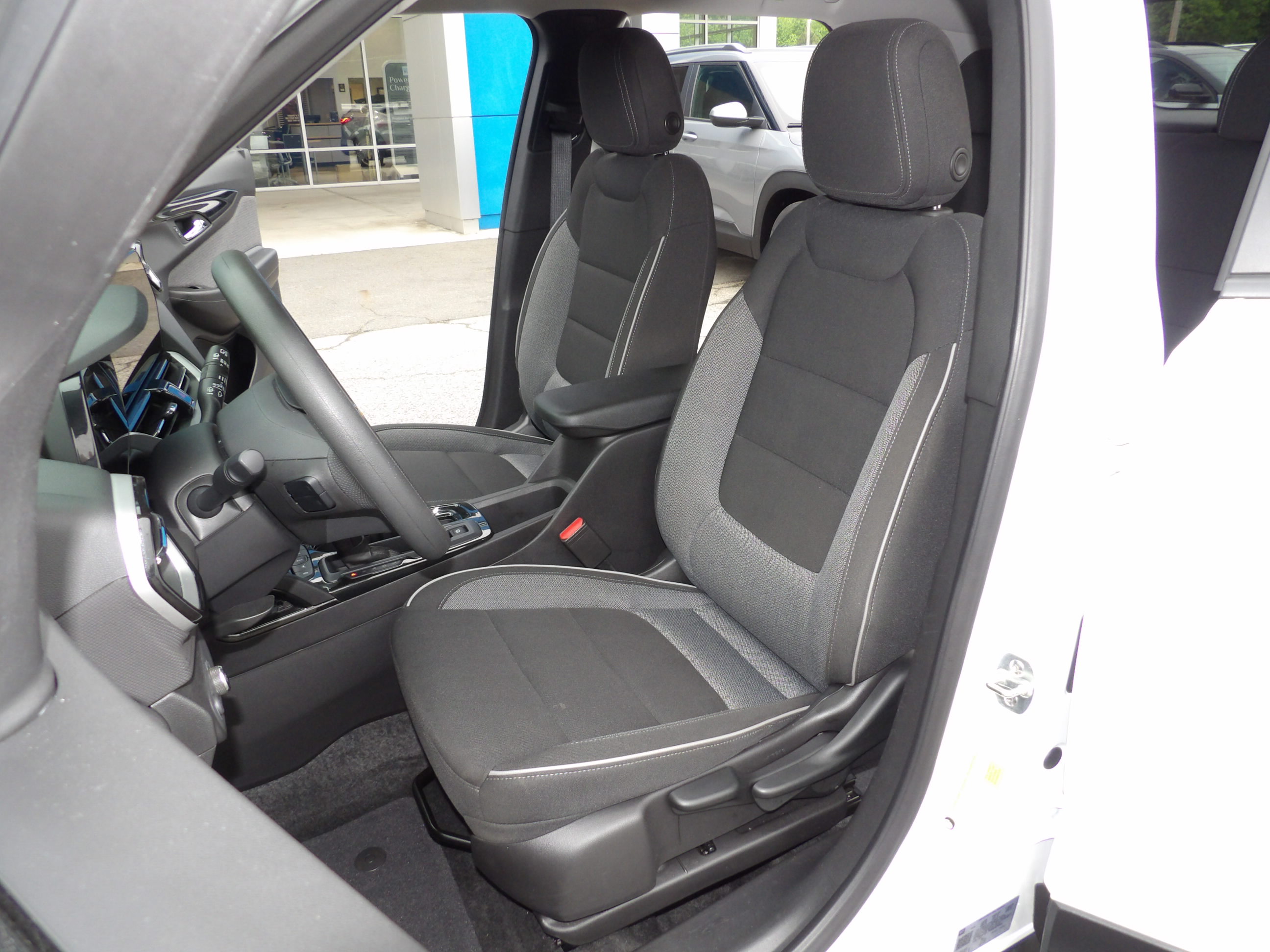 Used 2025 Summit White Chevrolet LT image 12