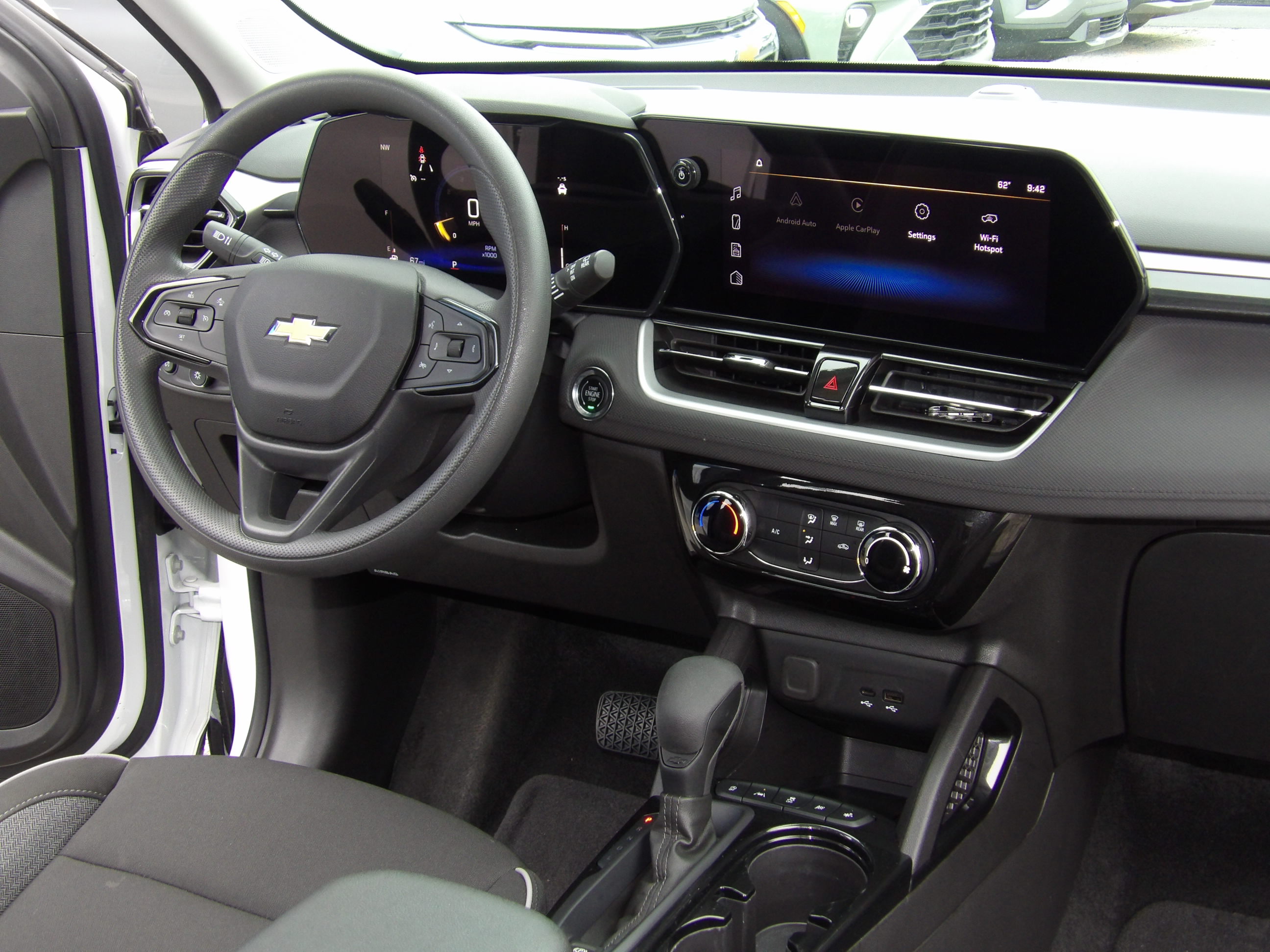 Used 2025 Summit White Chevrolet LT image 18