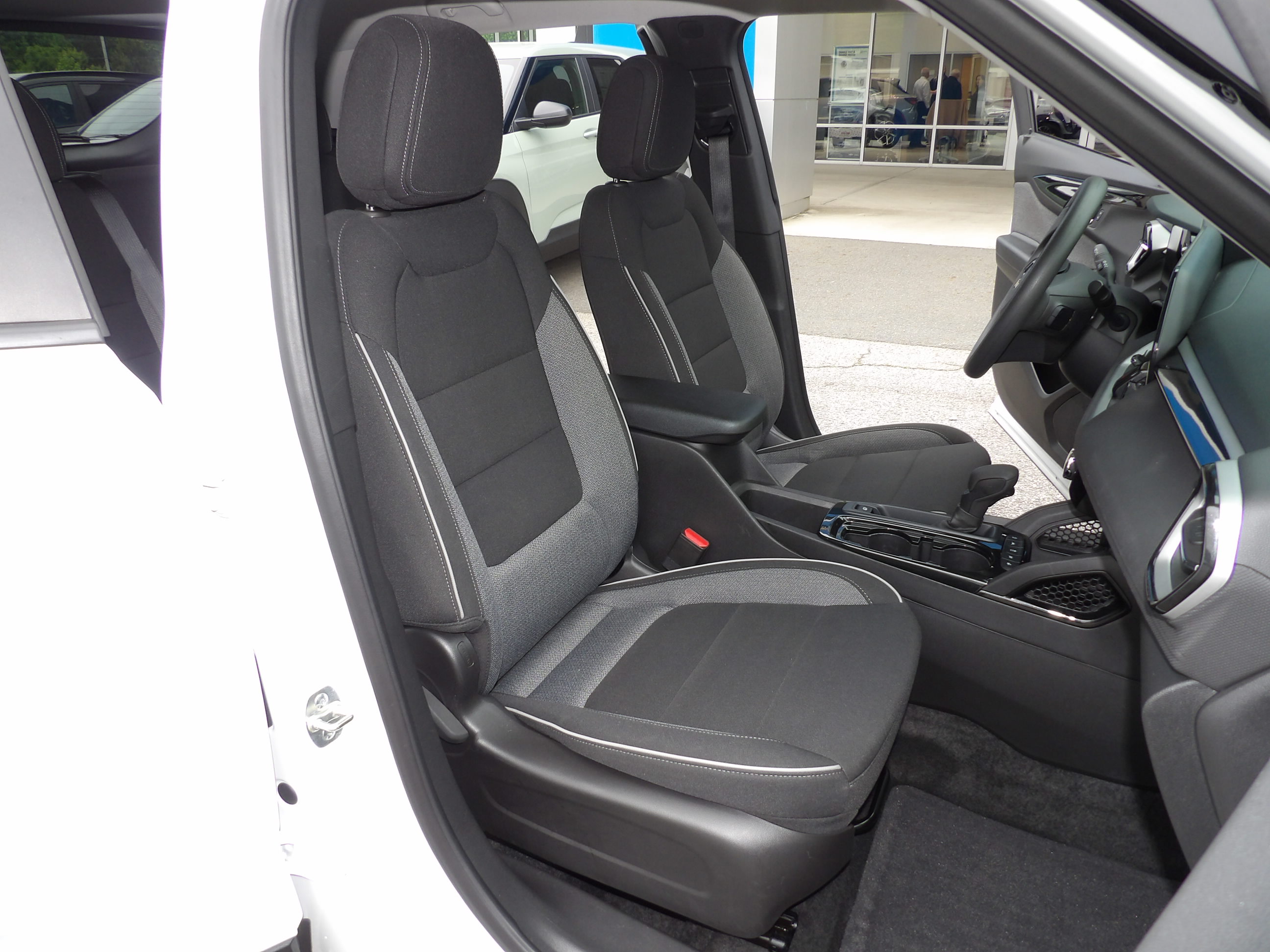 Used 2025 Summit White Chevrolet LT image 16