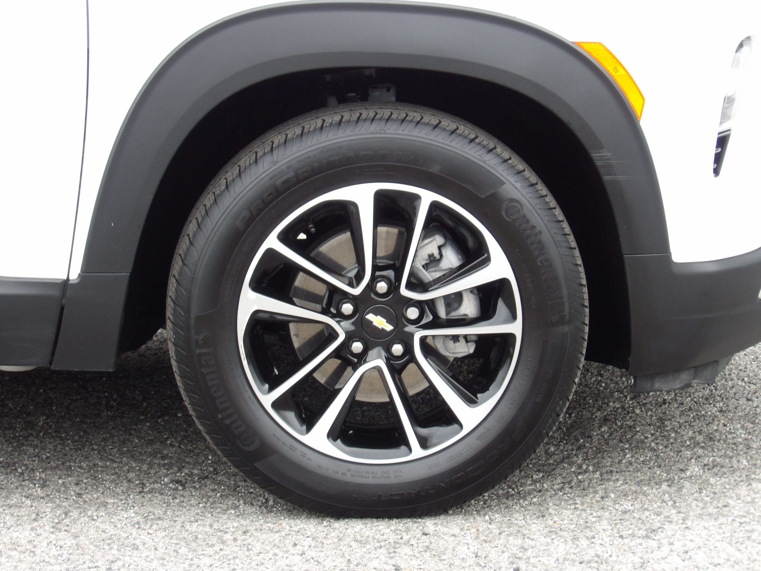 Used 2025 Summit White Chevrolet LT image 7