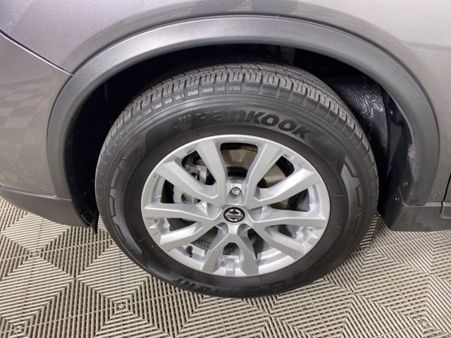Pre-Owned 2019 Nissan Rogue SV