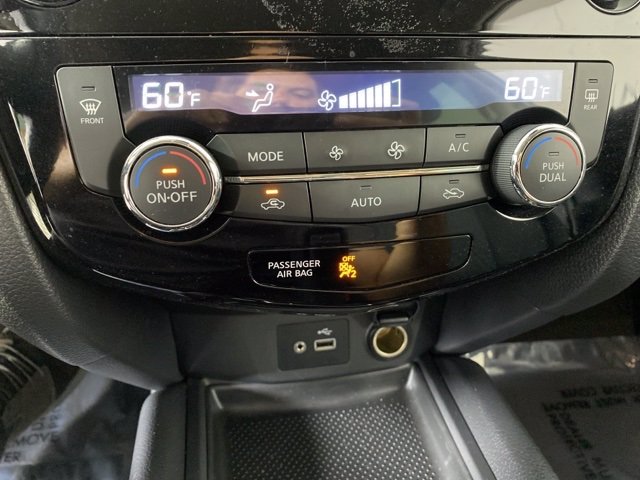 Pre-Owned 2019 Nissan Rogue SV