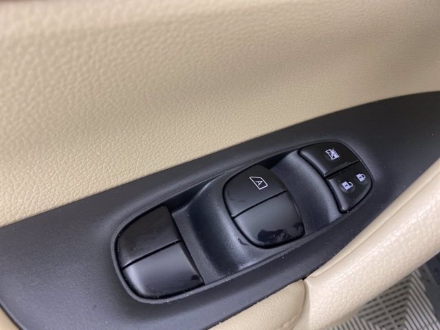 Pre-Owned 2018 Nissan Rogue SV