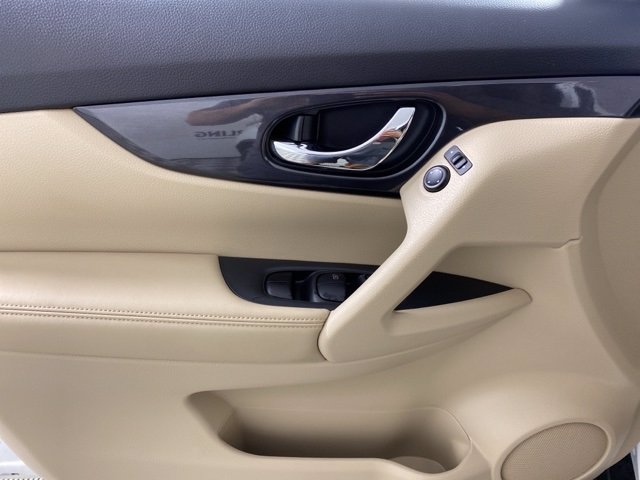 Pre-Owned 2018 Nissan Rogue SV