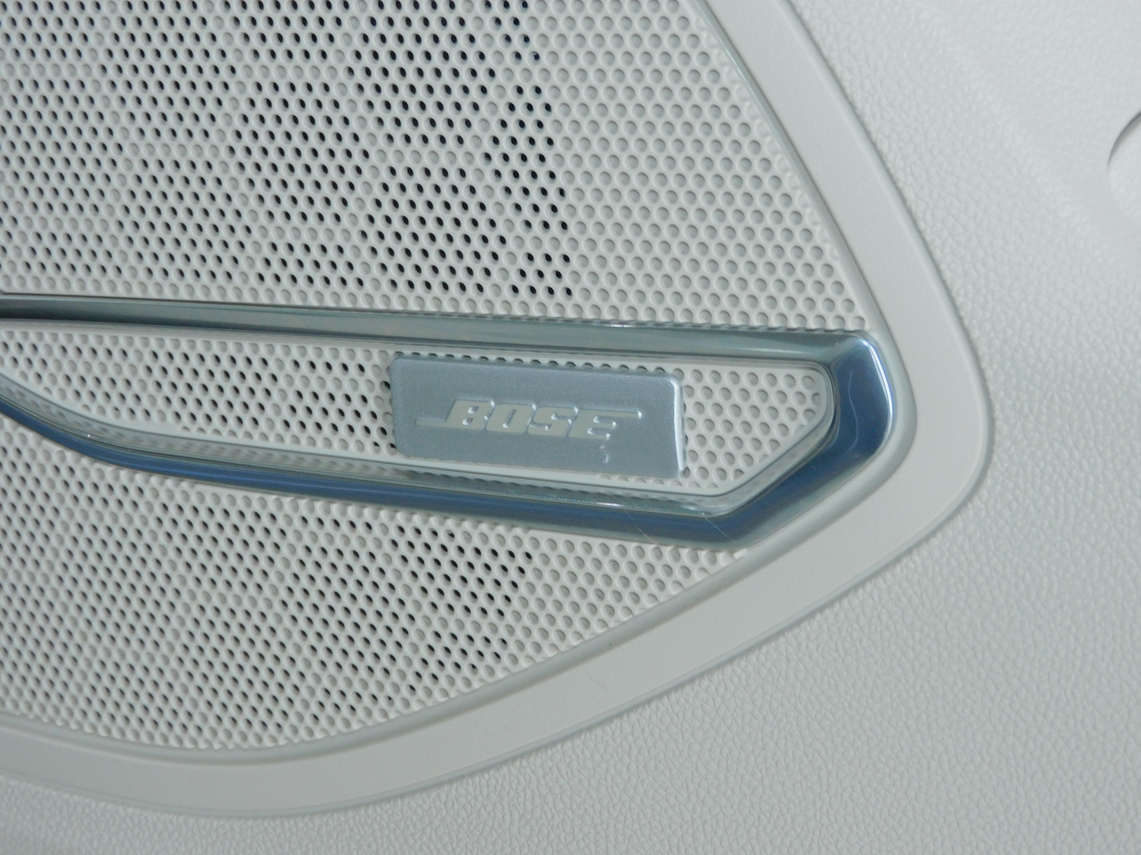 Used 2023 Sapphire Metallic Buick Avenir image 4