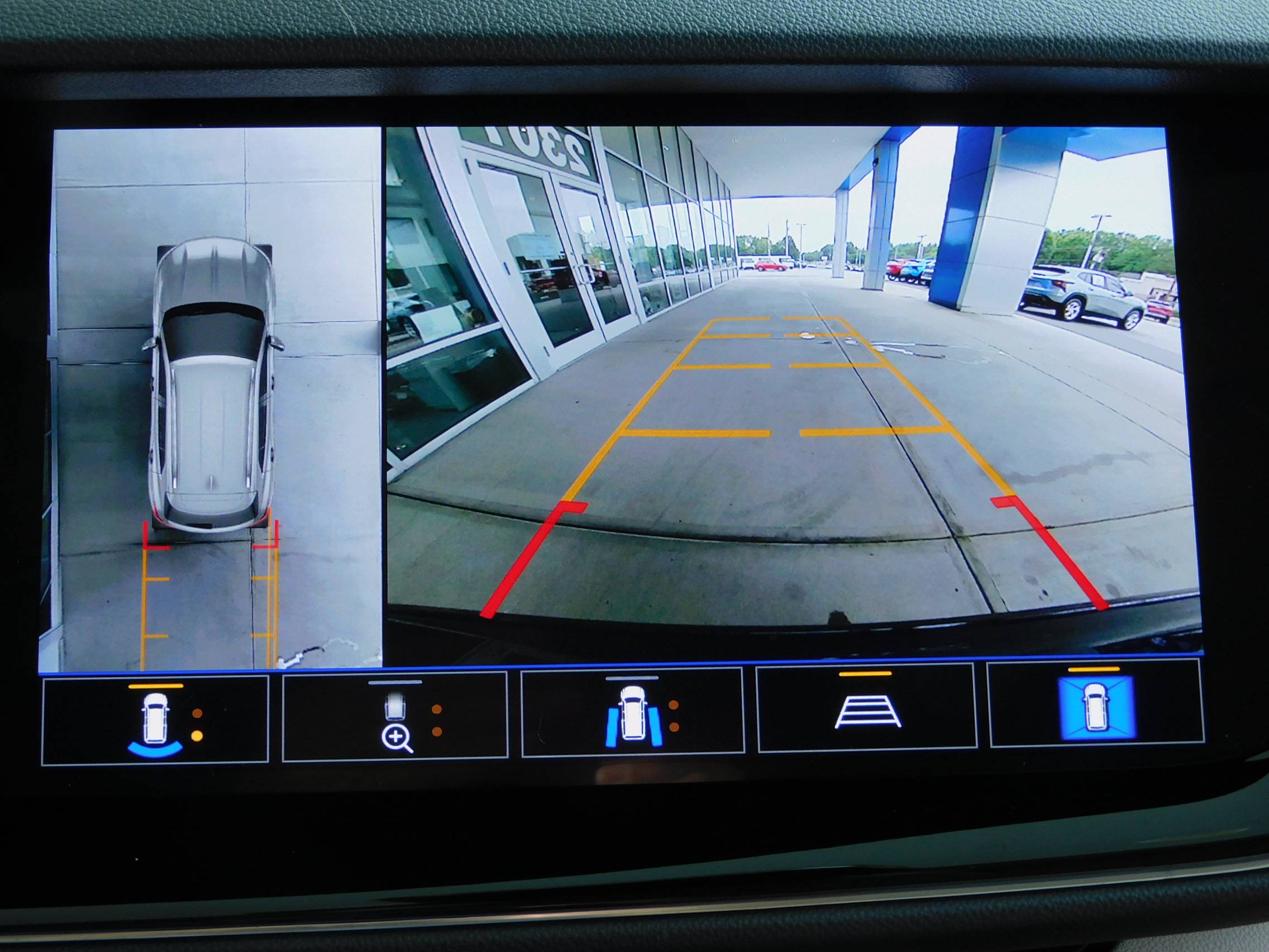 Used 2023 Sapphire Metallic Buick Avenir image 8