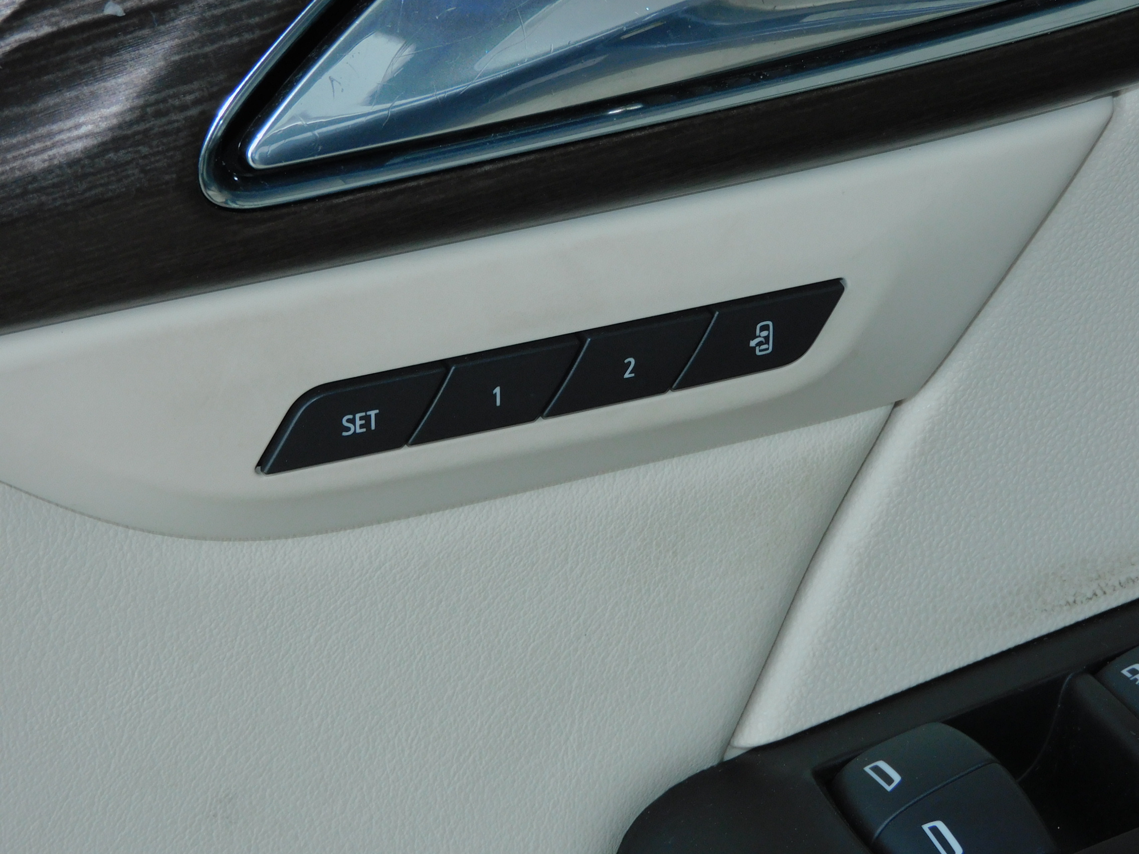 Used 2023 Sapphire Metallic Buick Avenir image 20