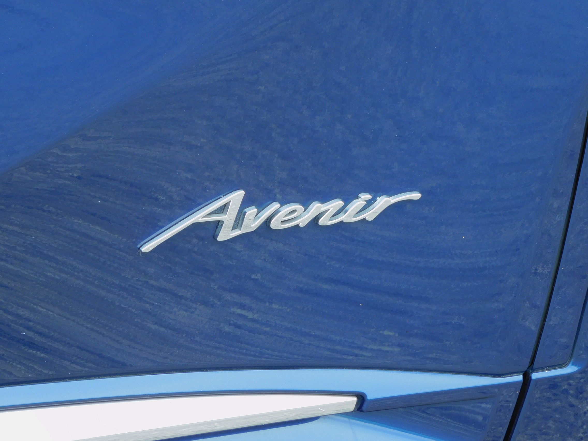 Used 2023 Sapphire Metallic Buick Avenir image 15