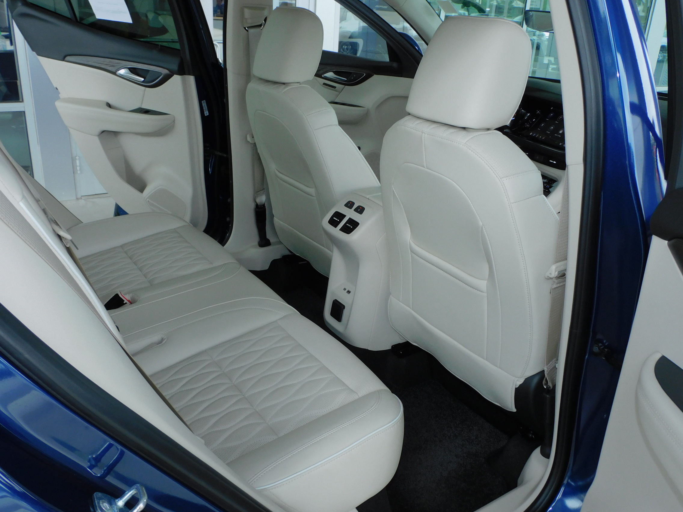 Used 2023 Sapphire Metallic Buick Avenir image 25
