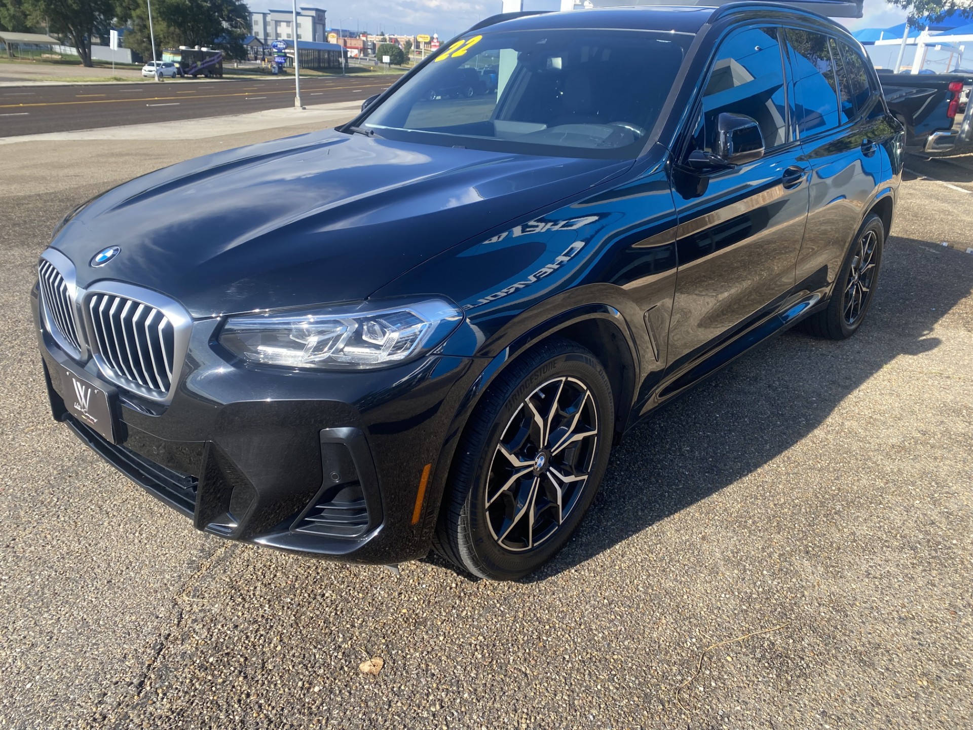 Used 2022 Black BMW xDrive30i image 4