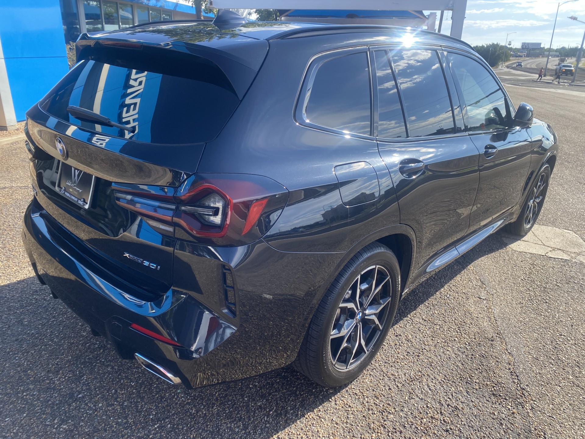 Used 2022 Black BMW xDrive30i image 8