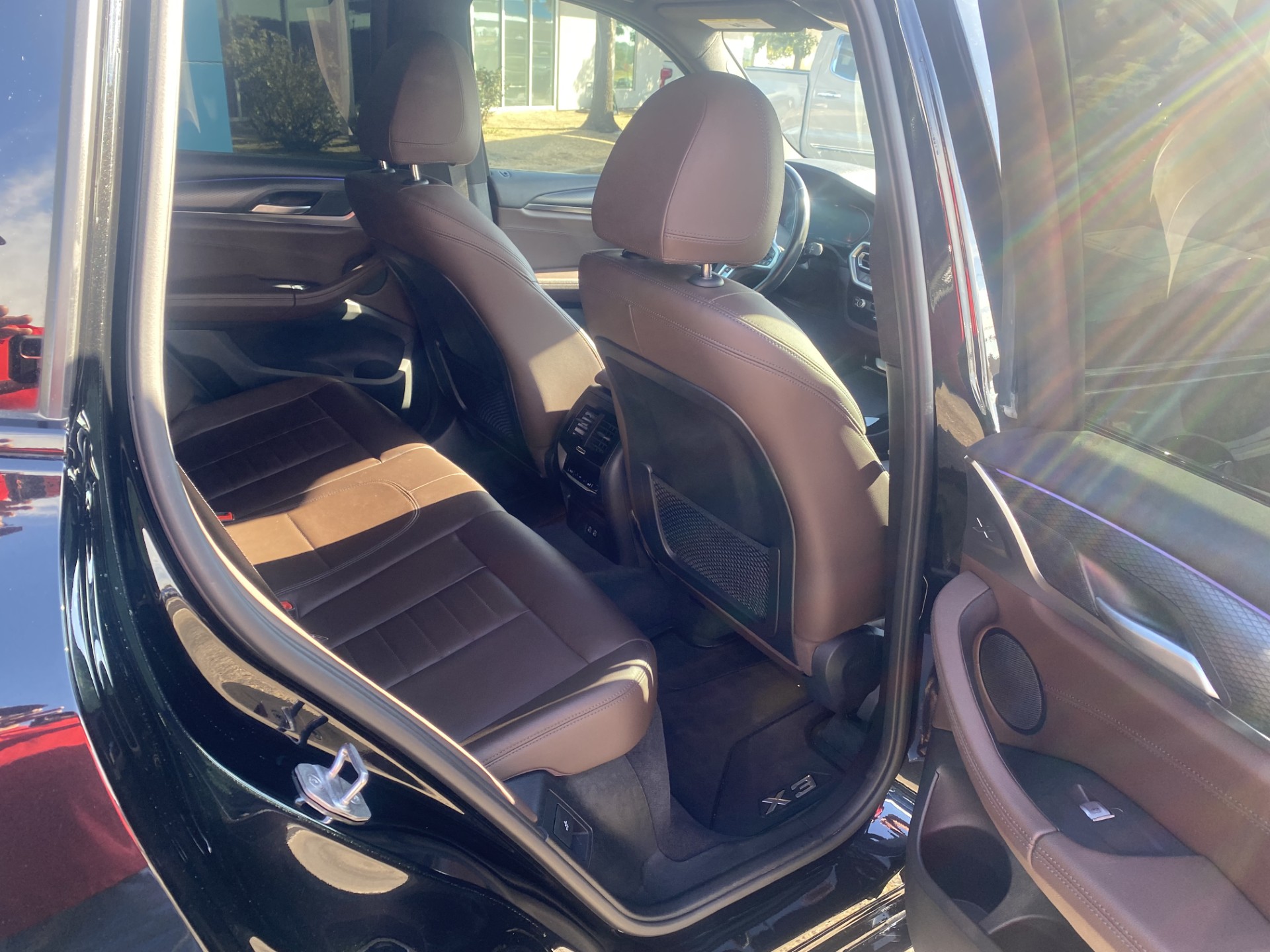 Used 2022 Black BMW xDrive30i image 9