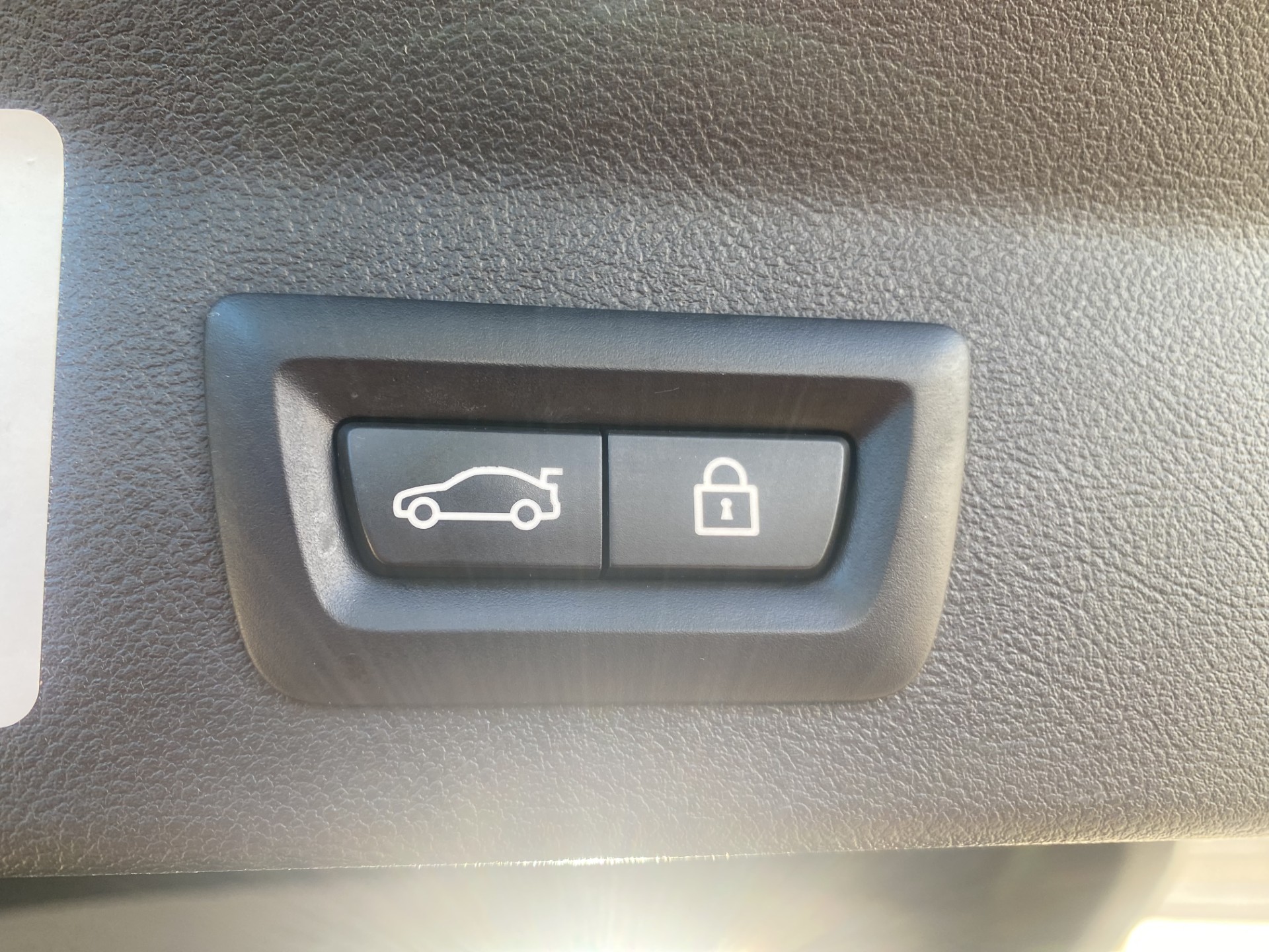 Used 2022 Black BMW xDrive30i image 11