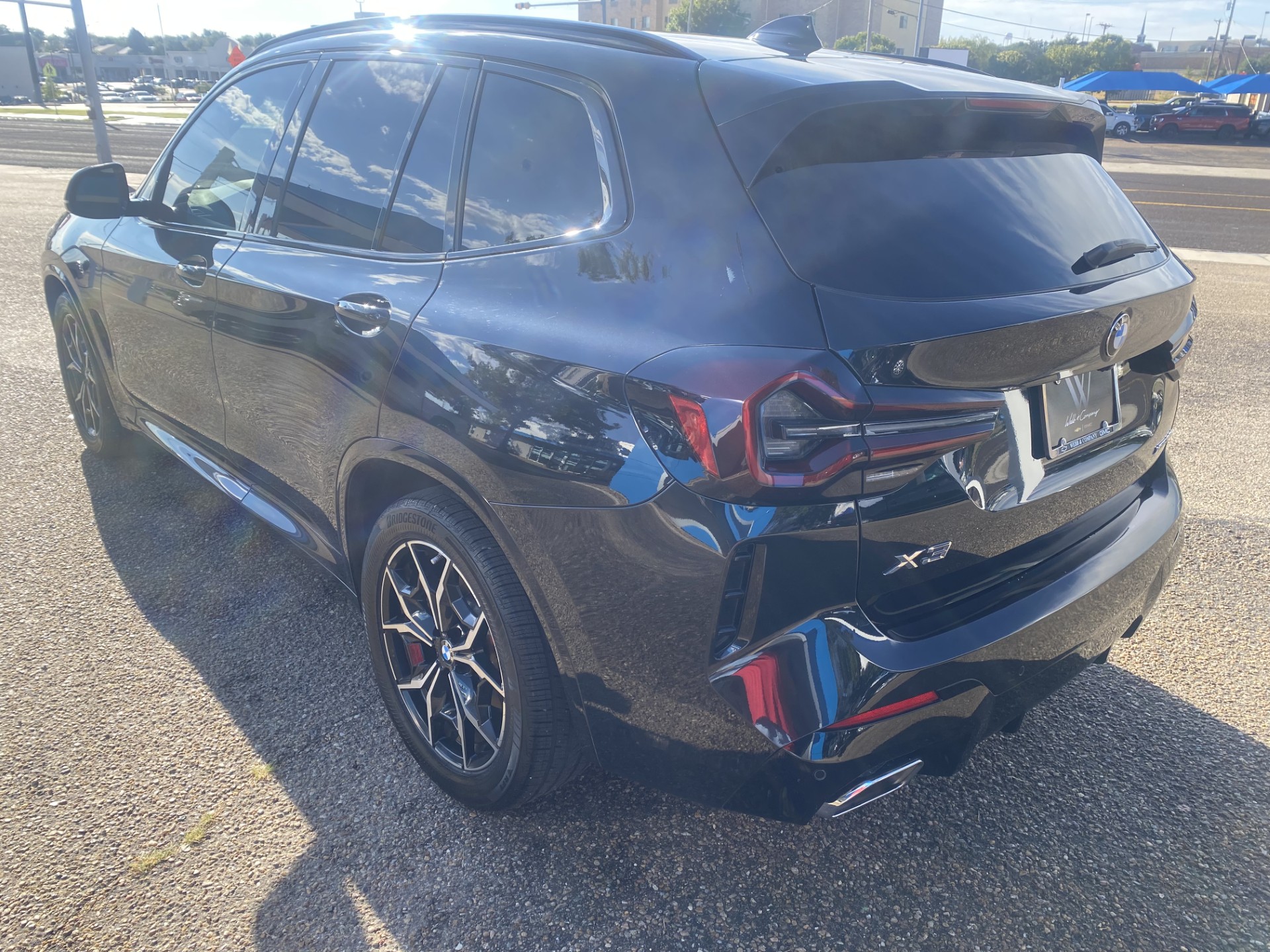 Used 2022 Black BMW xDrive30i image 6